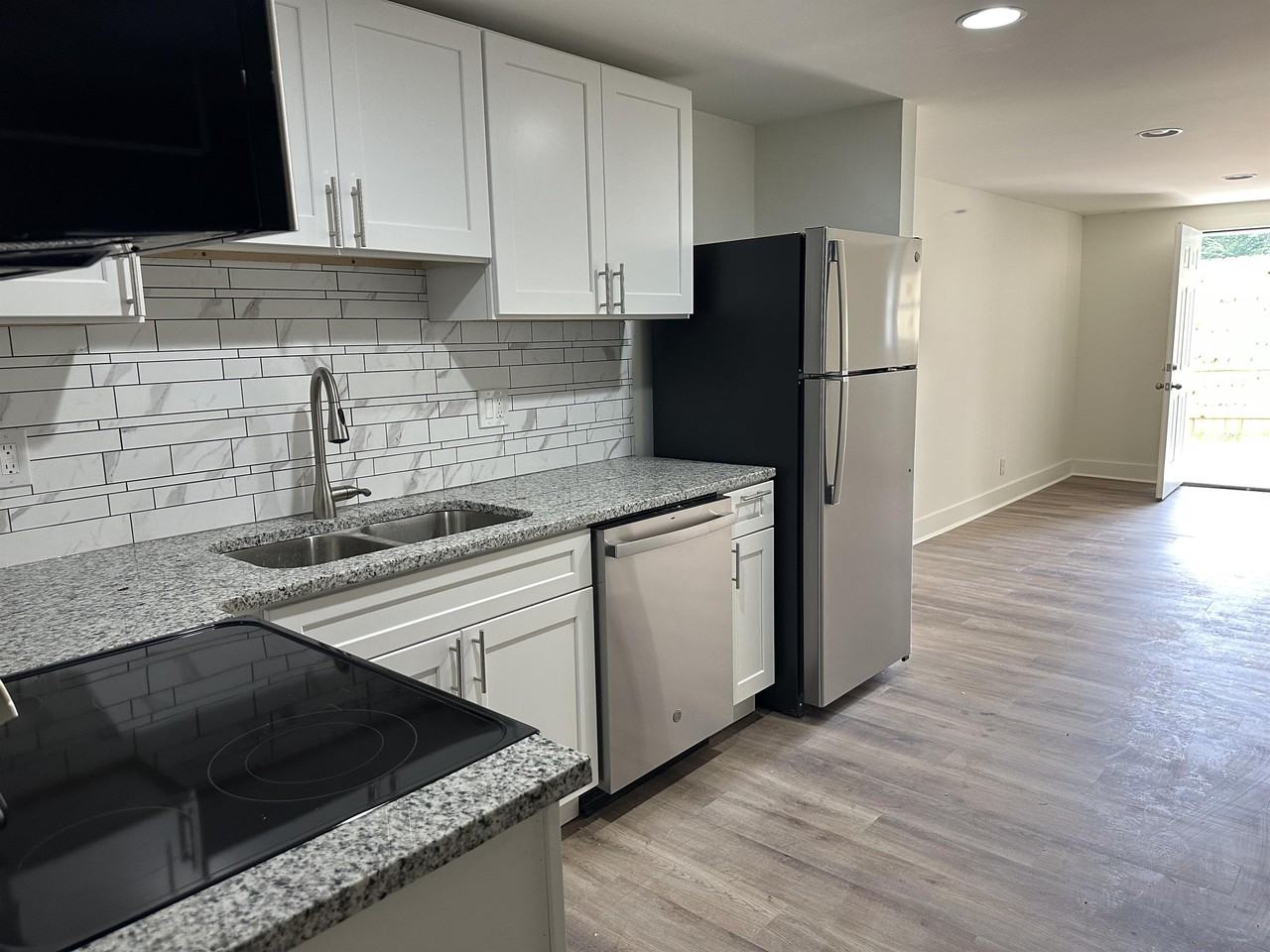 Jones St Apartments LLC - Photo 4 of 8