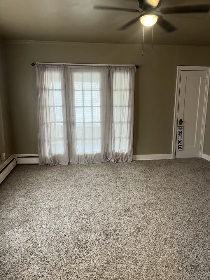 915 Southwest Tyler Street - Photo 2 of 8