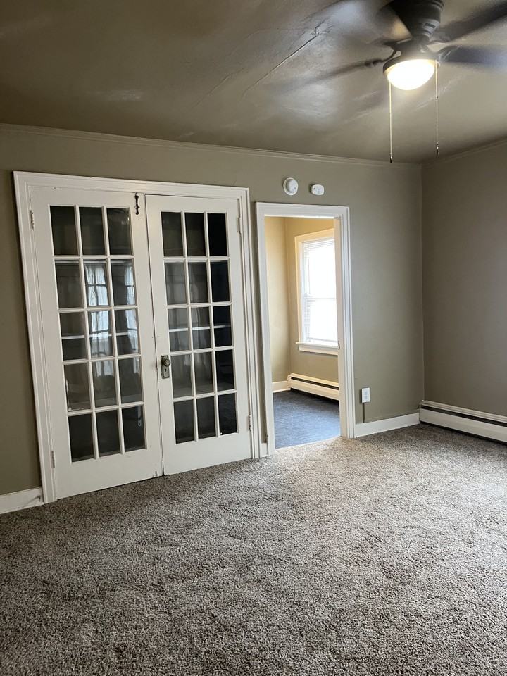 915 Southwest Tyler Street - Photo 3 of 8