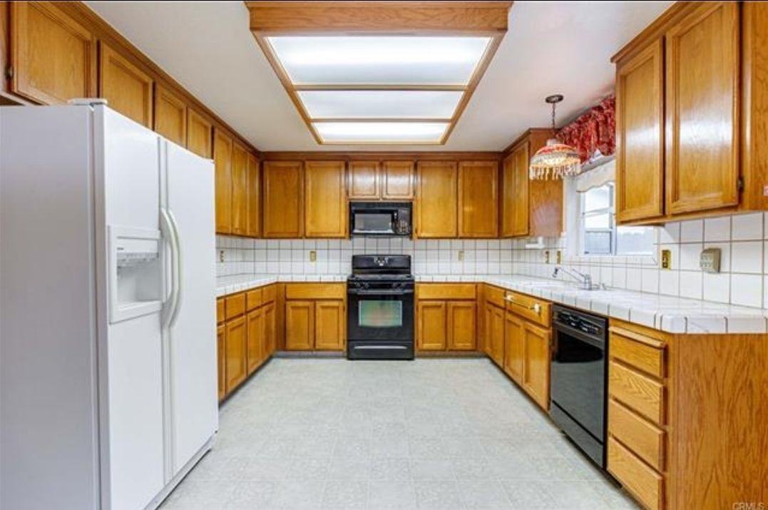 209 Fairwood Dr - Photo 2 of 5