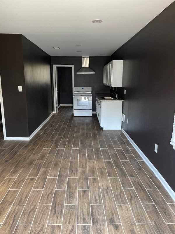 1555 Swan Ave - Photo 4 of 7