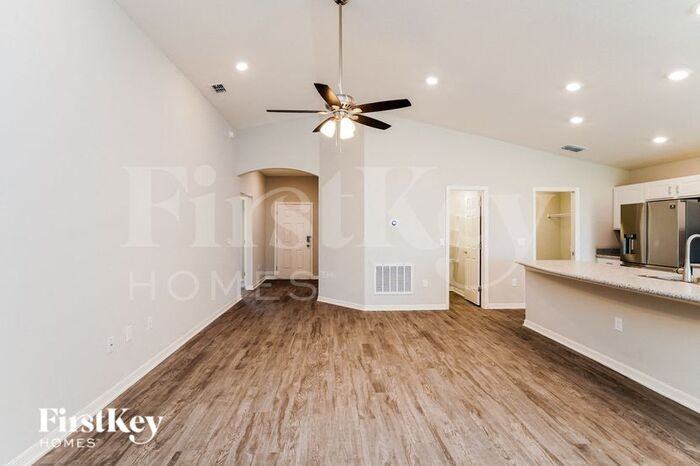 121 Foxtail Loop - Photo 3 of 15