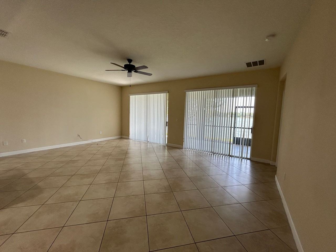 2950 Youngford St - Photo 4 of 15