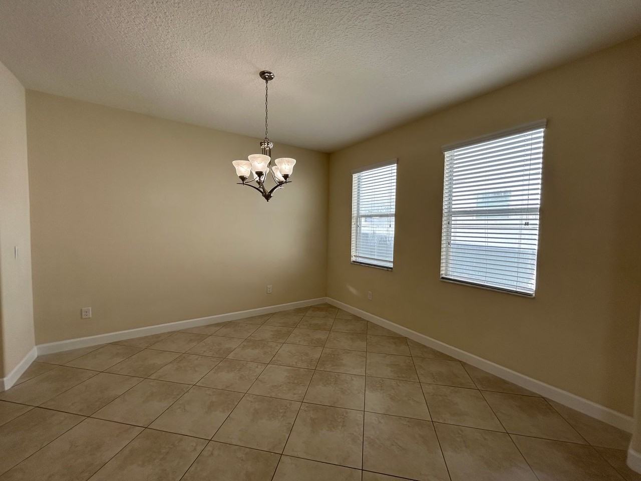 2950 Youngford St - Photo 7 of 15
