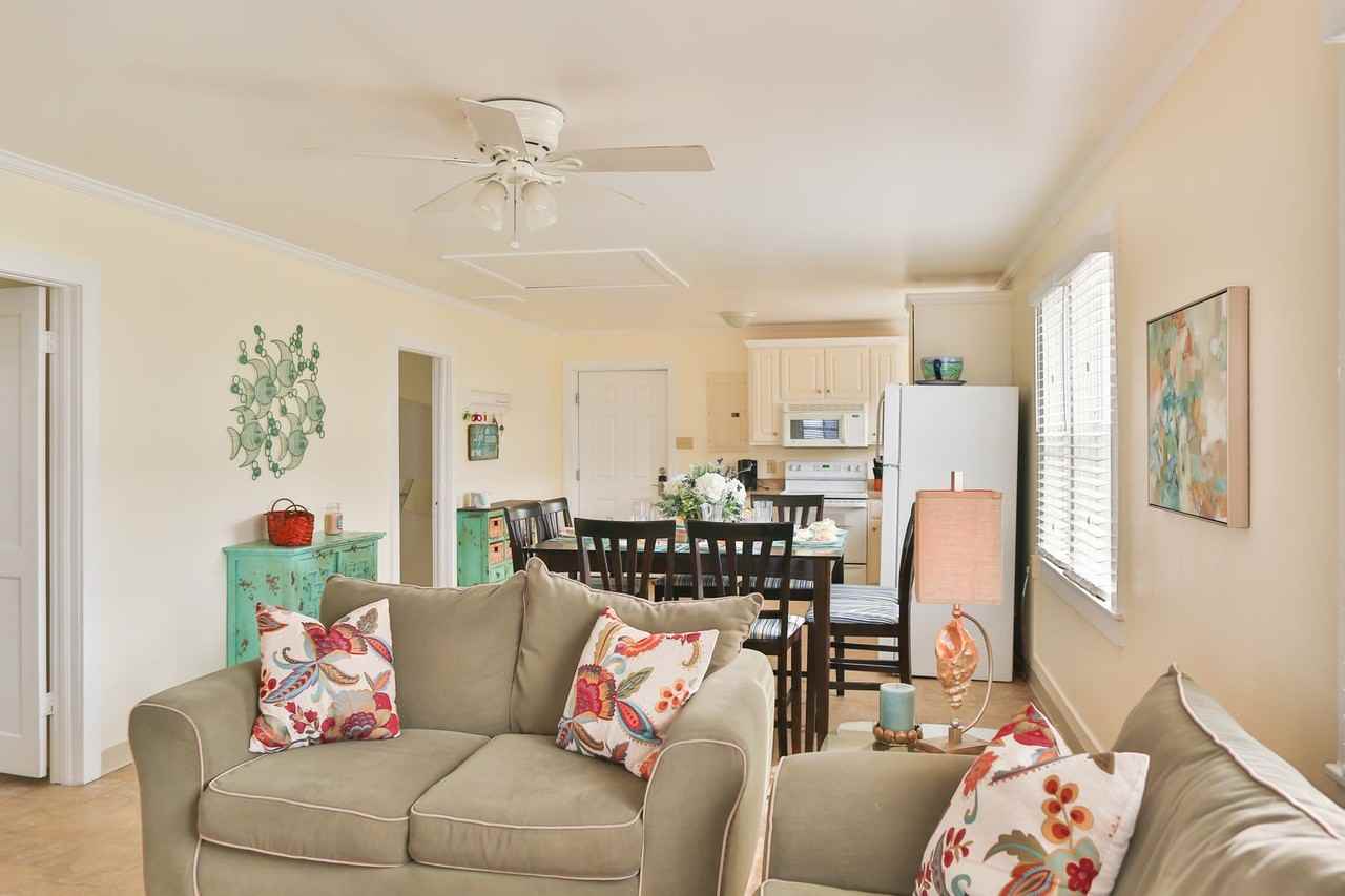 13307 Oleander Dr - Photo 2 of 40