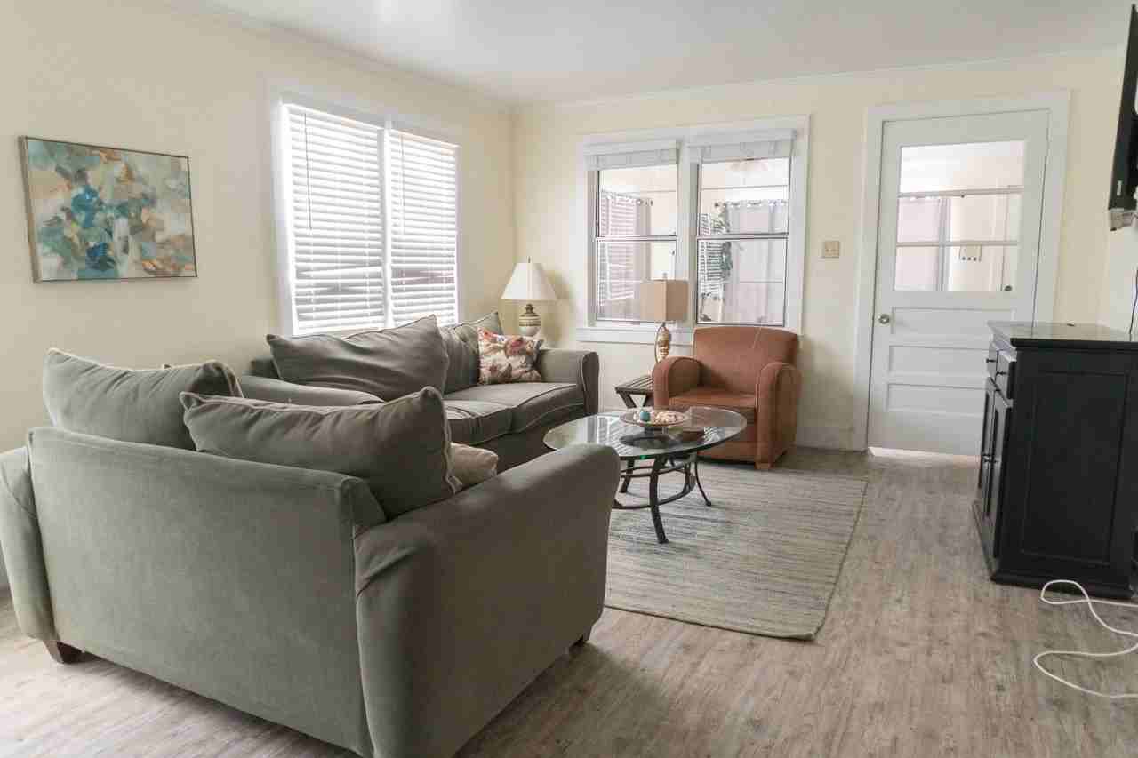 13307 Oleander Dr - Photo 5 of 40