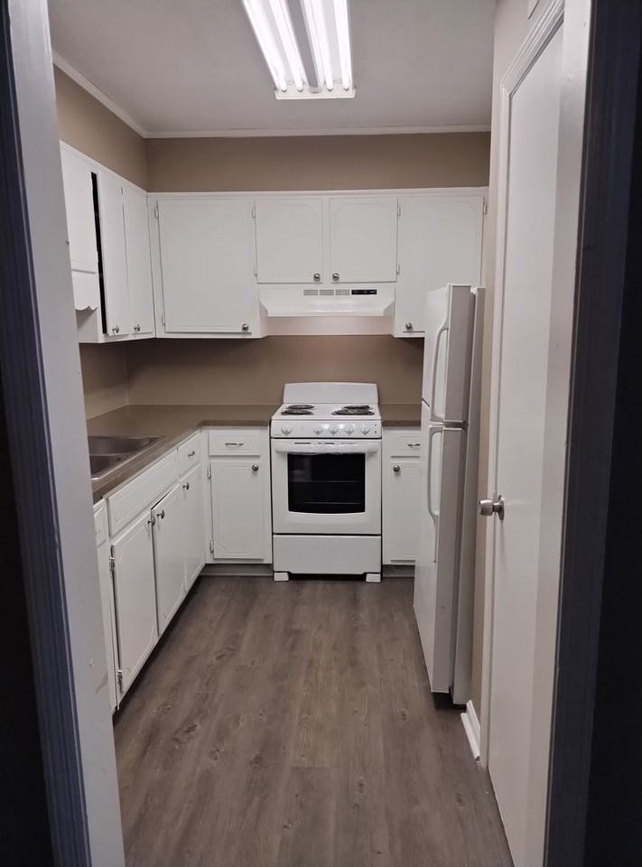 Jana Lee Apartments - Photo 3 of 16