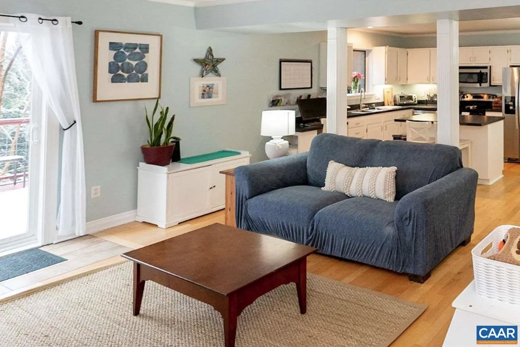 1670 Royal Oak Ct - Photo 2 of 15