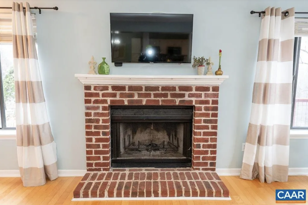 1670 Royal Oak Ct - Photo 3 of 15