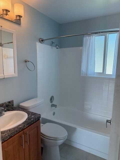 1943 Northeast 6th Court - Photo 6 of 24