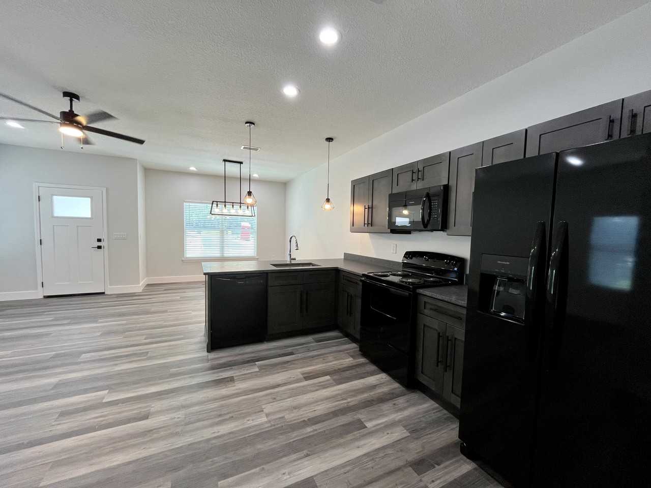 314 Nw Lake City Ave #101 - Photo 3 of 19