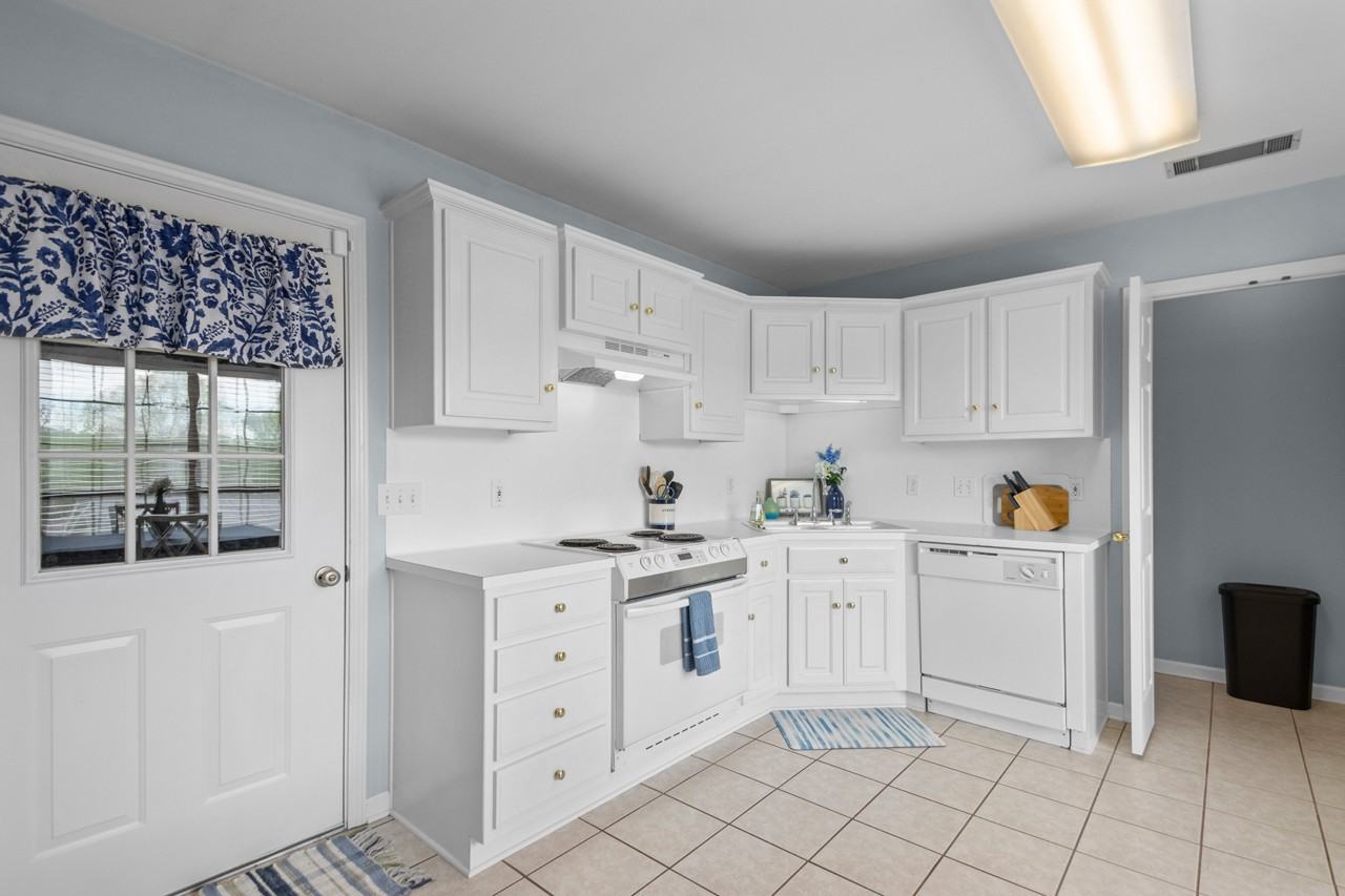 135 Willow Grove Rd #NA - Photo 4 of 32