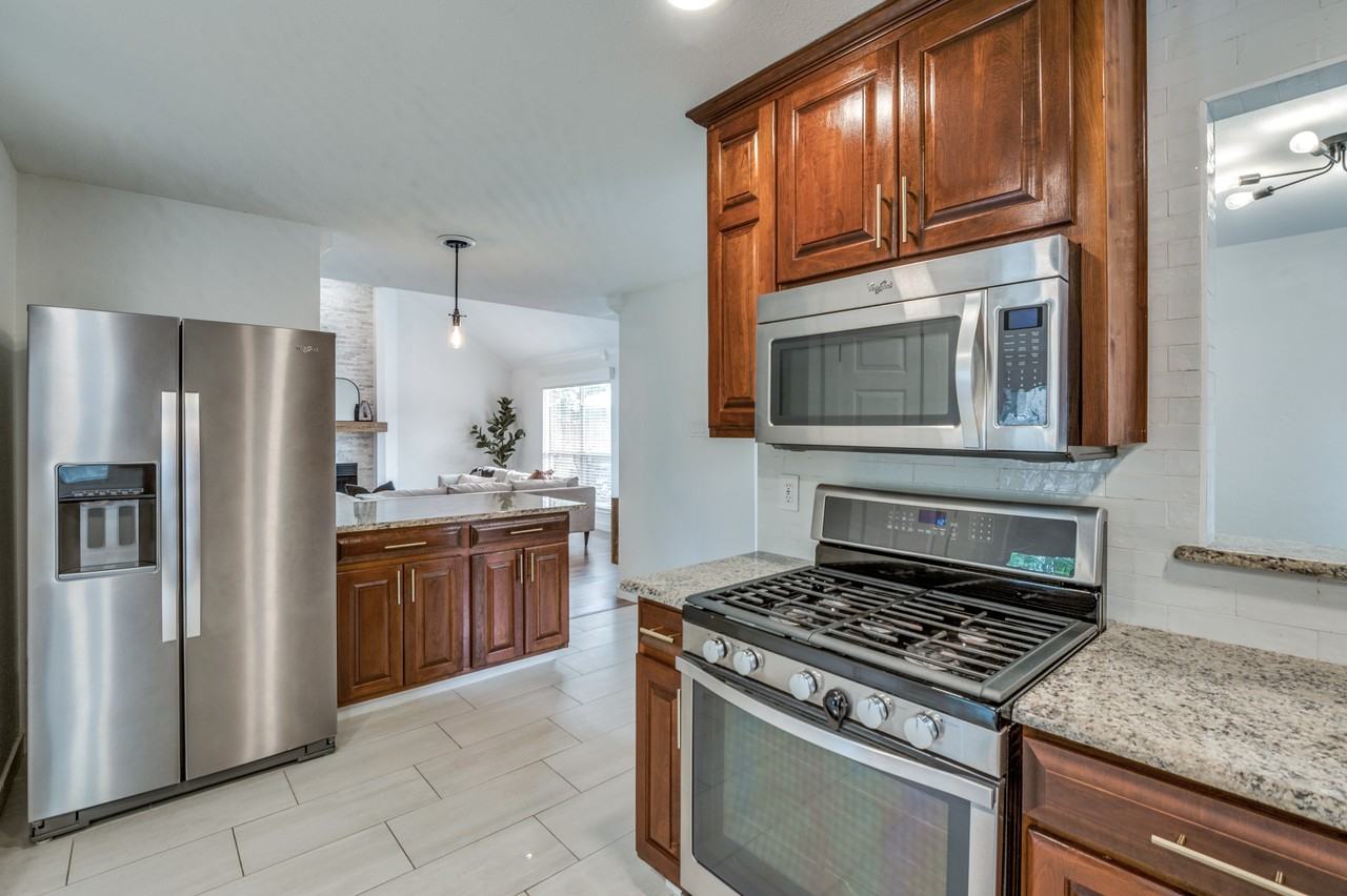 825 Clearlake Dr #NA - Photo 7 of 20