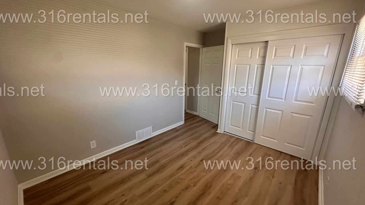 136 N Young St - Photo 3 of 13