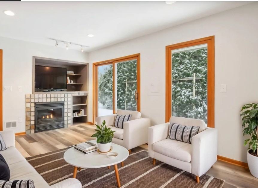 8400 N Port Washington Rd #NA - Photo 3 of 7