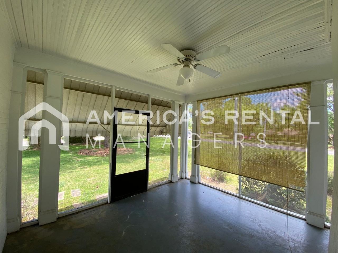 2205 Country Club Dr - Photo 4 of 31