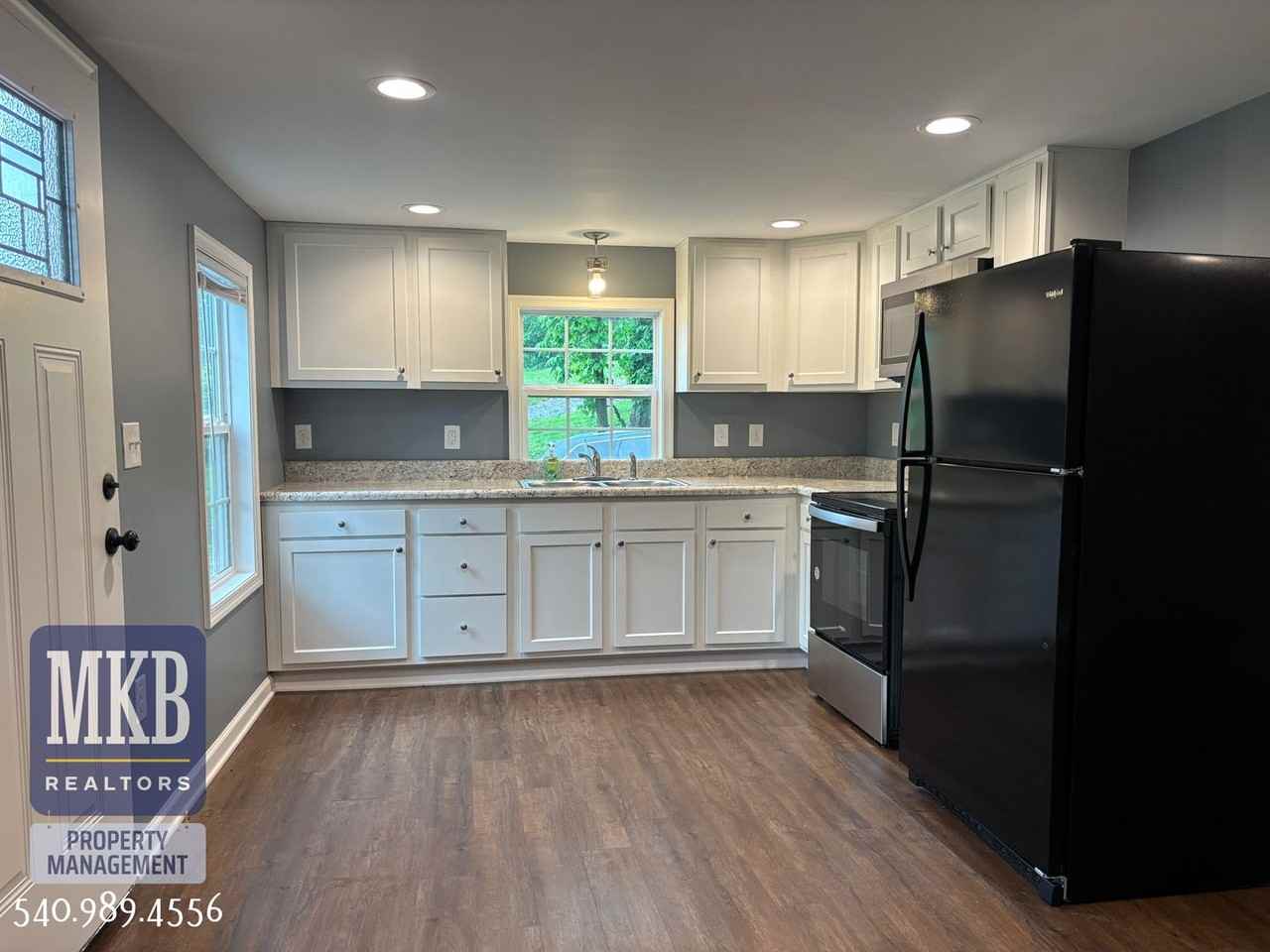 811 Montvue Rd - Photo 7 of 50