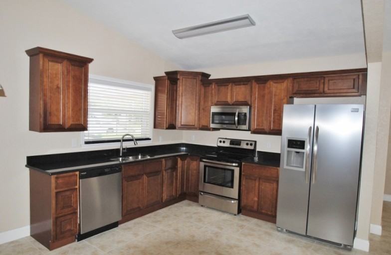 1703 Sims Pl - Photo 2 of 4