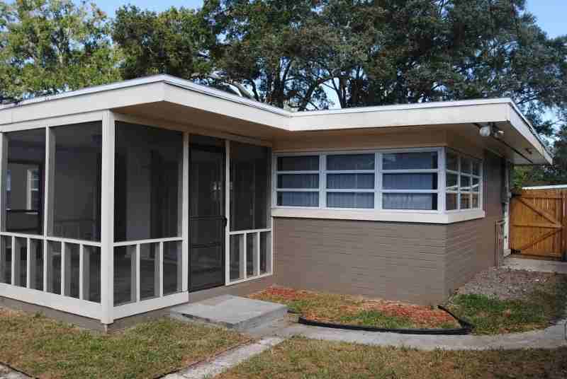 1703 Sims Pl - Photo 3 of 4