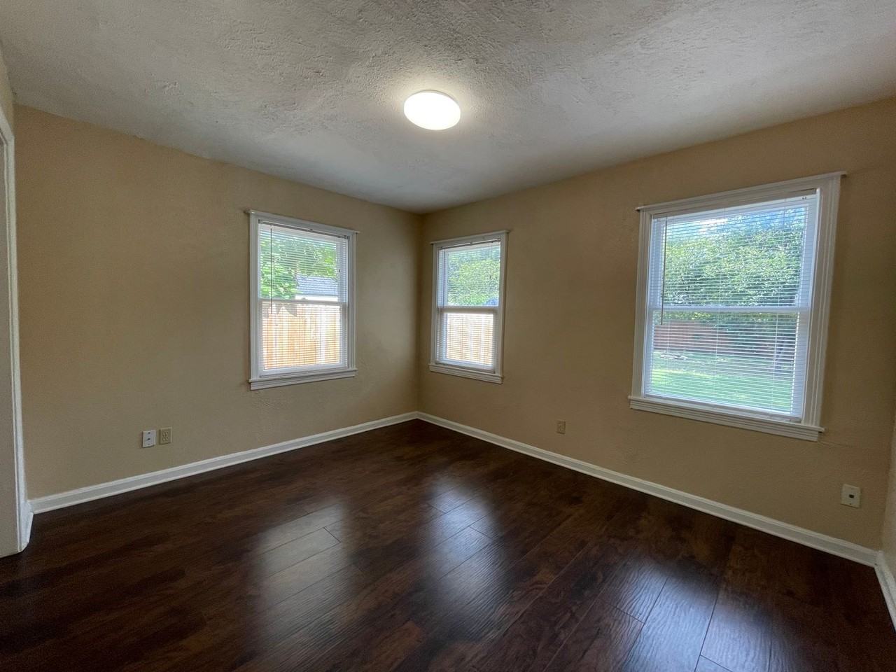 2504 Mission St - Photo 3 of 11