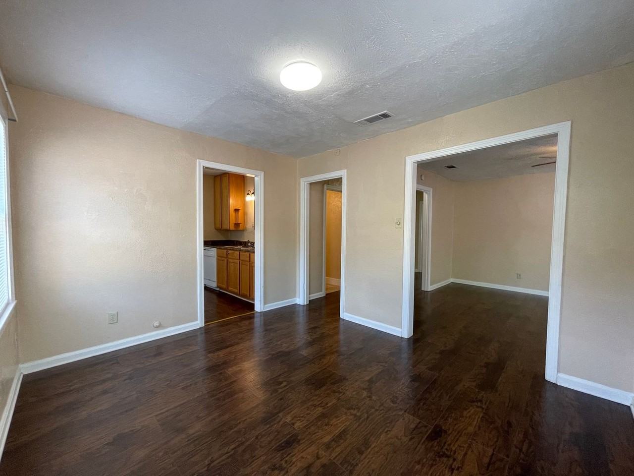 2504 Mission St - Photo 4 of 11