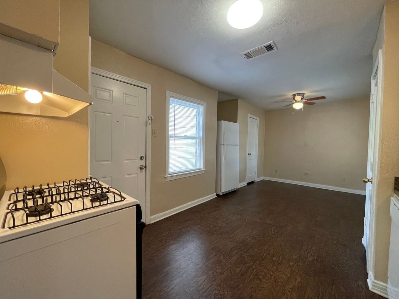 2504 Mission St - Photo 6 of 11