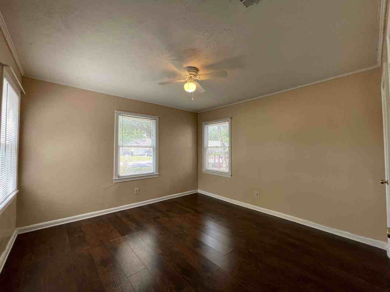 2504 Mission St - Photo 7 of 11