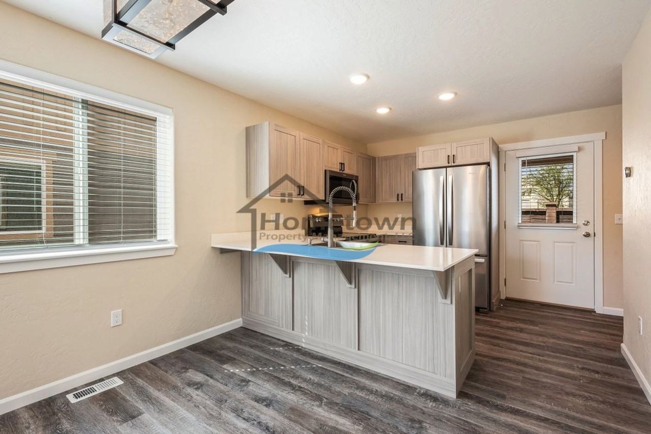 1349 N Sadee Ln - Photo 7 of 31