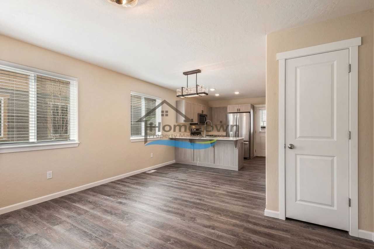 1349 N Sadee Ln - Photo 5 of 31