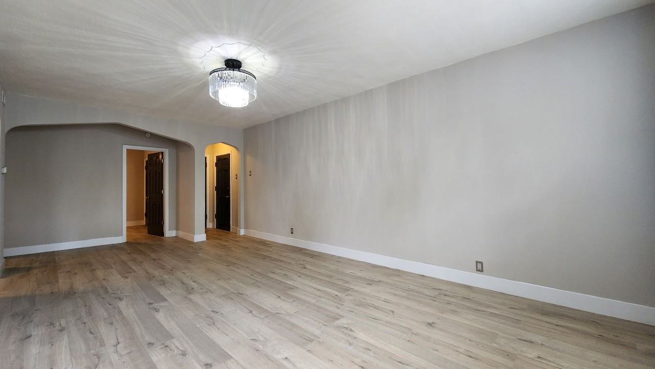 7512 Cromwell - Photo 4 of 14