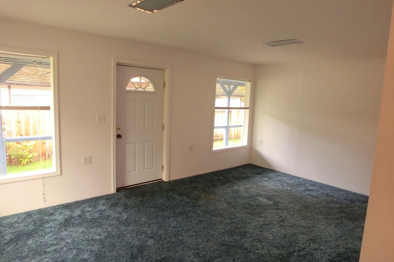 1029 Vista Drive - Photo 2 of 13