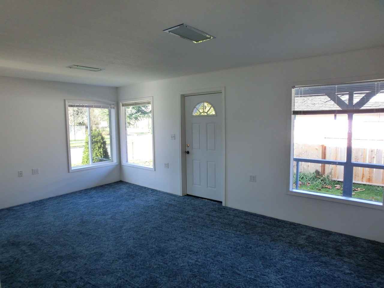 1029 Vista Drive - Photo 3 of 13