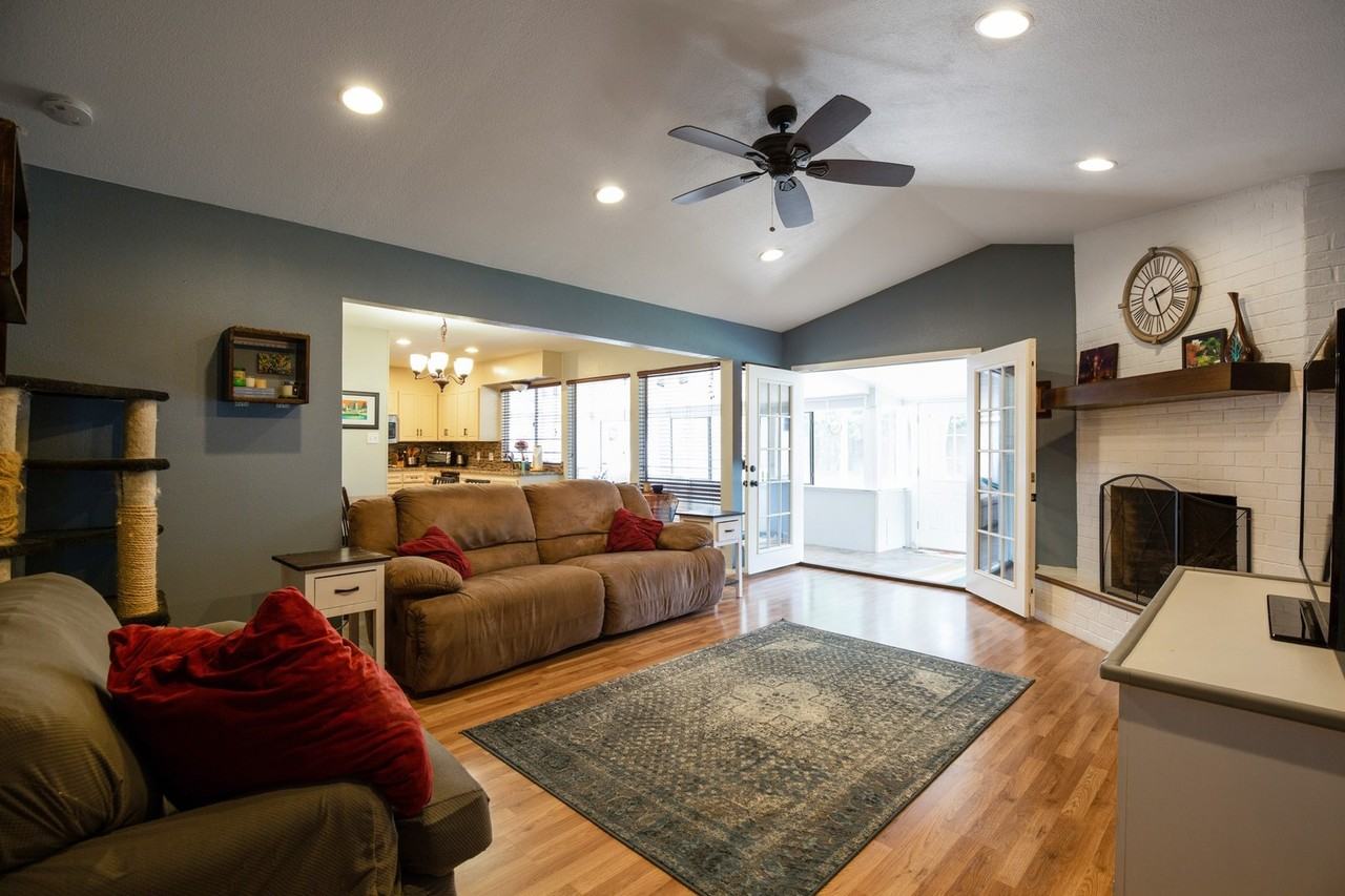 8801 Dawnridge Cir - Photo 3 of 21