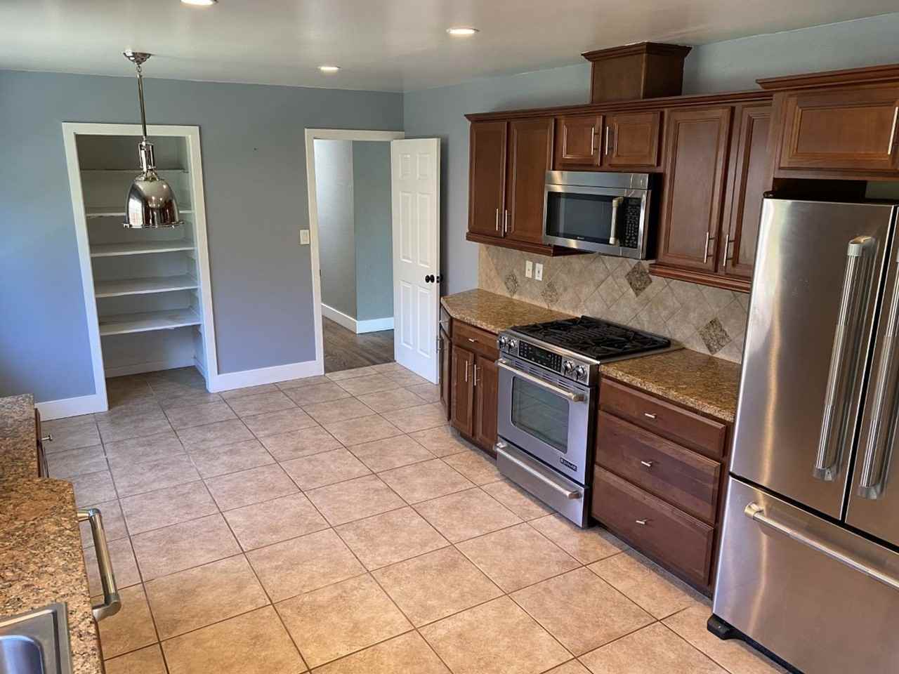 492 Chase St - Photo 7 of 25