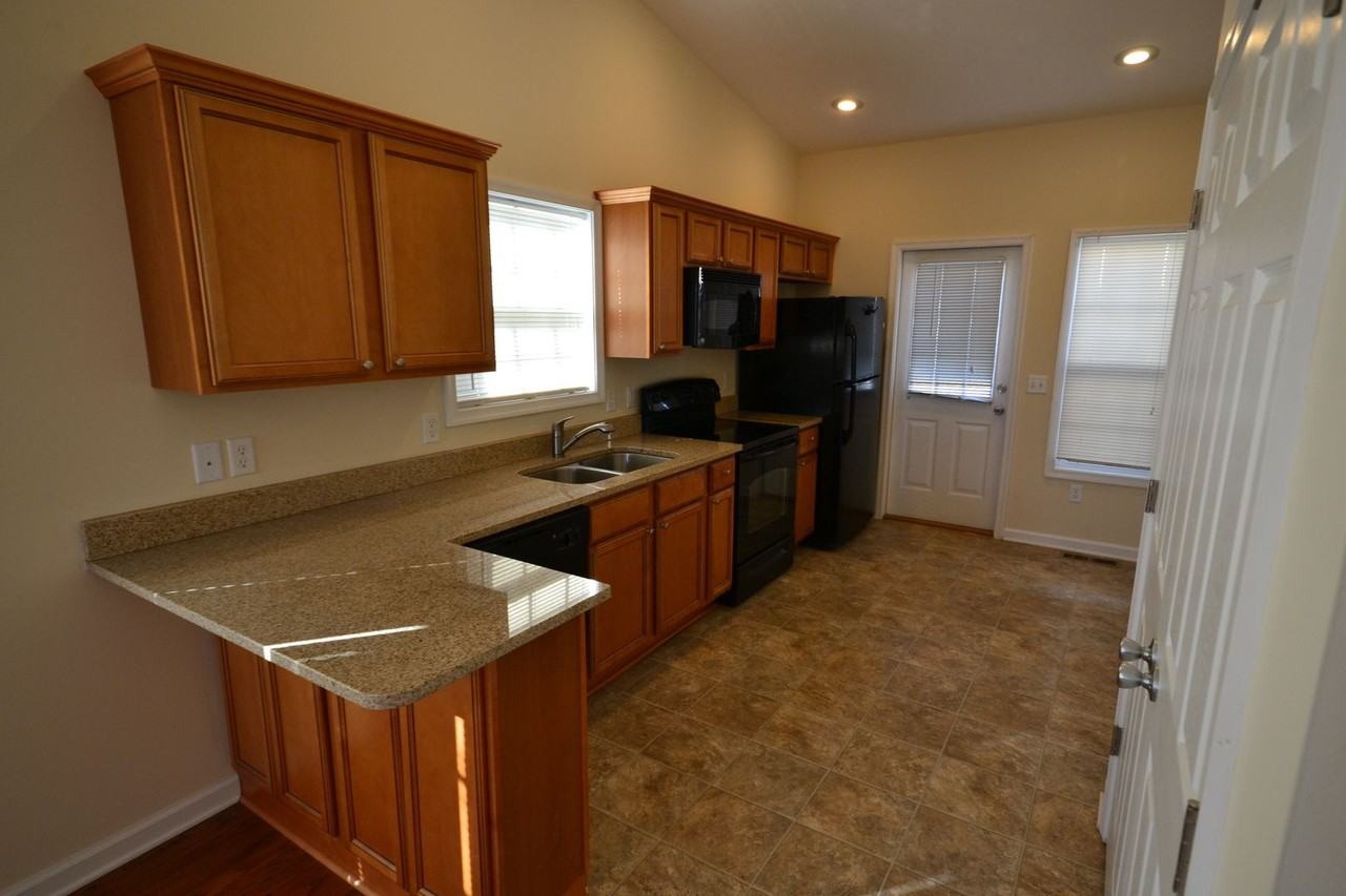 1809 Willow Hill Dr - Photo 4 of 12