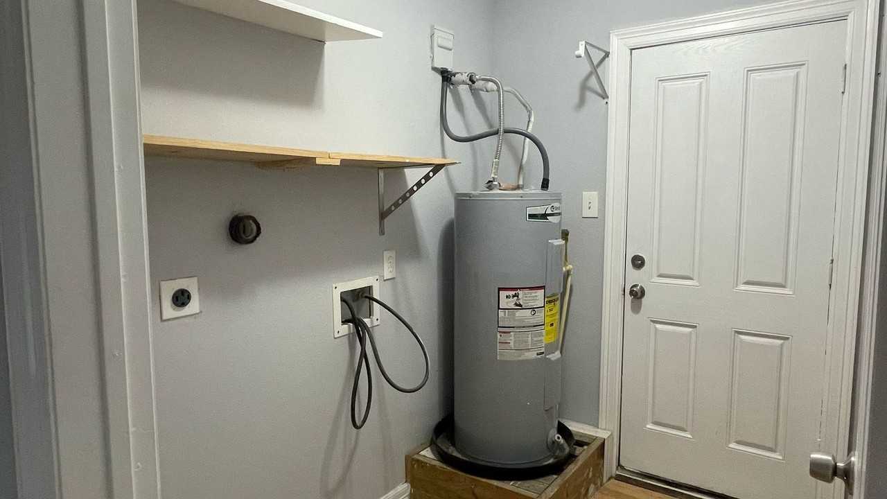 3821 Wipprecht St #A - Photo 2 of 10