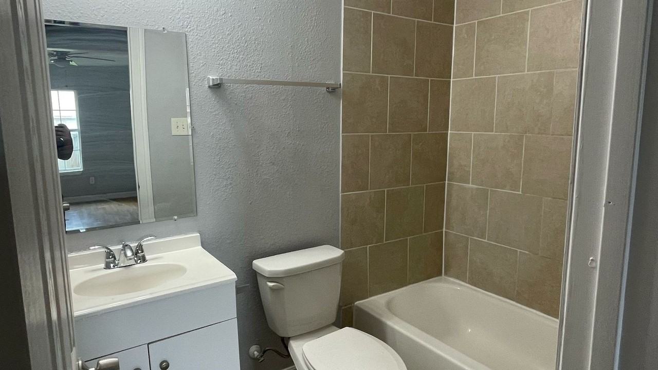 3821 Wipprecht St #A - Photo 4 of 10