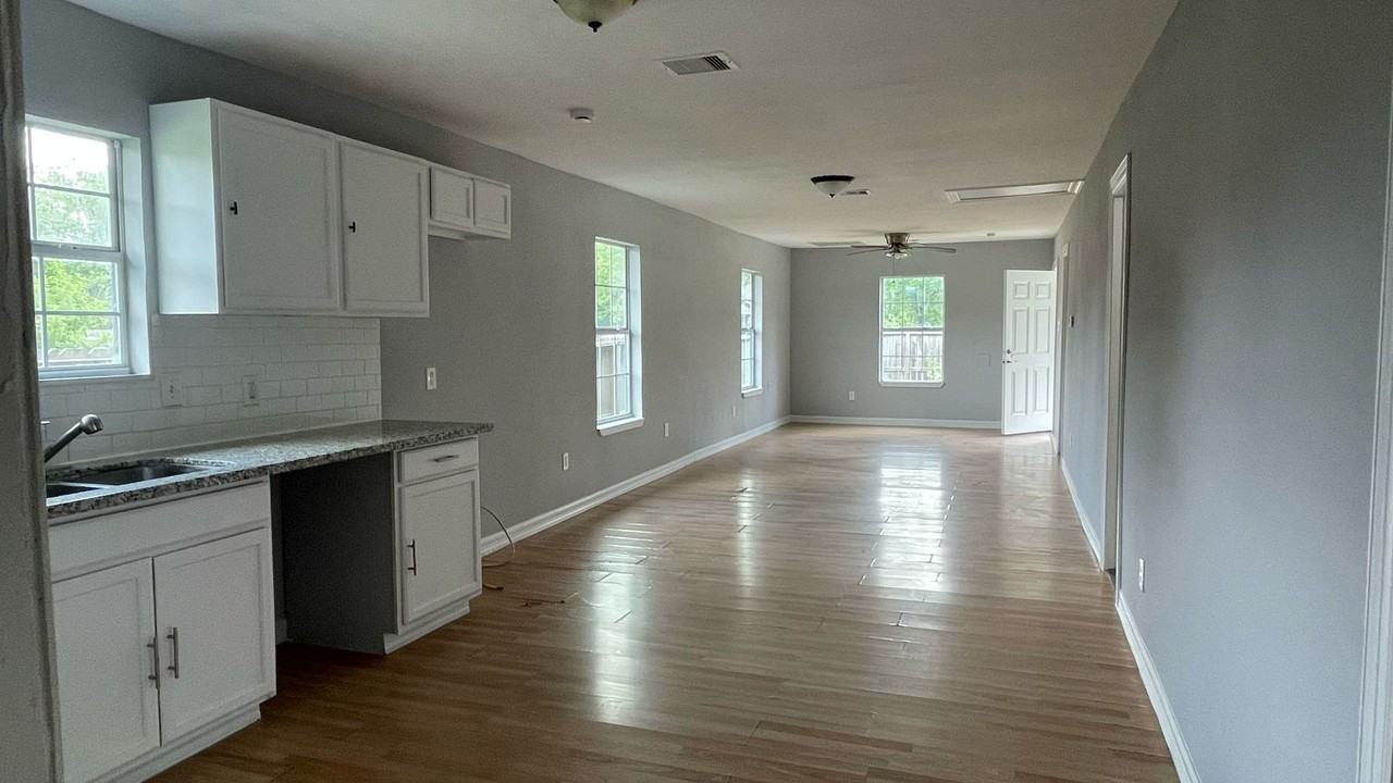 3821 Wipprecht St #A - Photo 6 of 10