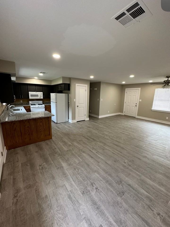 3700 Governor Harris Dr - Photo 2 of 12