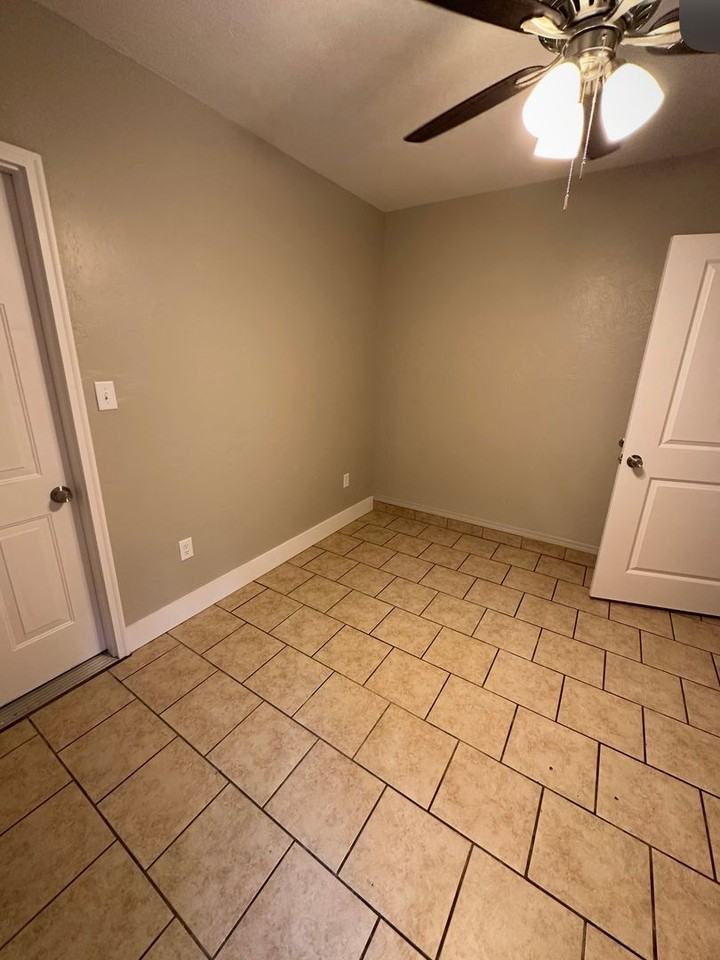 3700 Governor Harris Dr - Photo 3 of 12