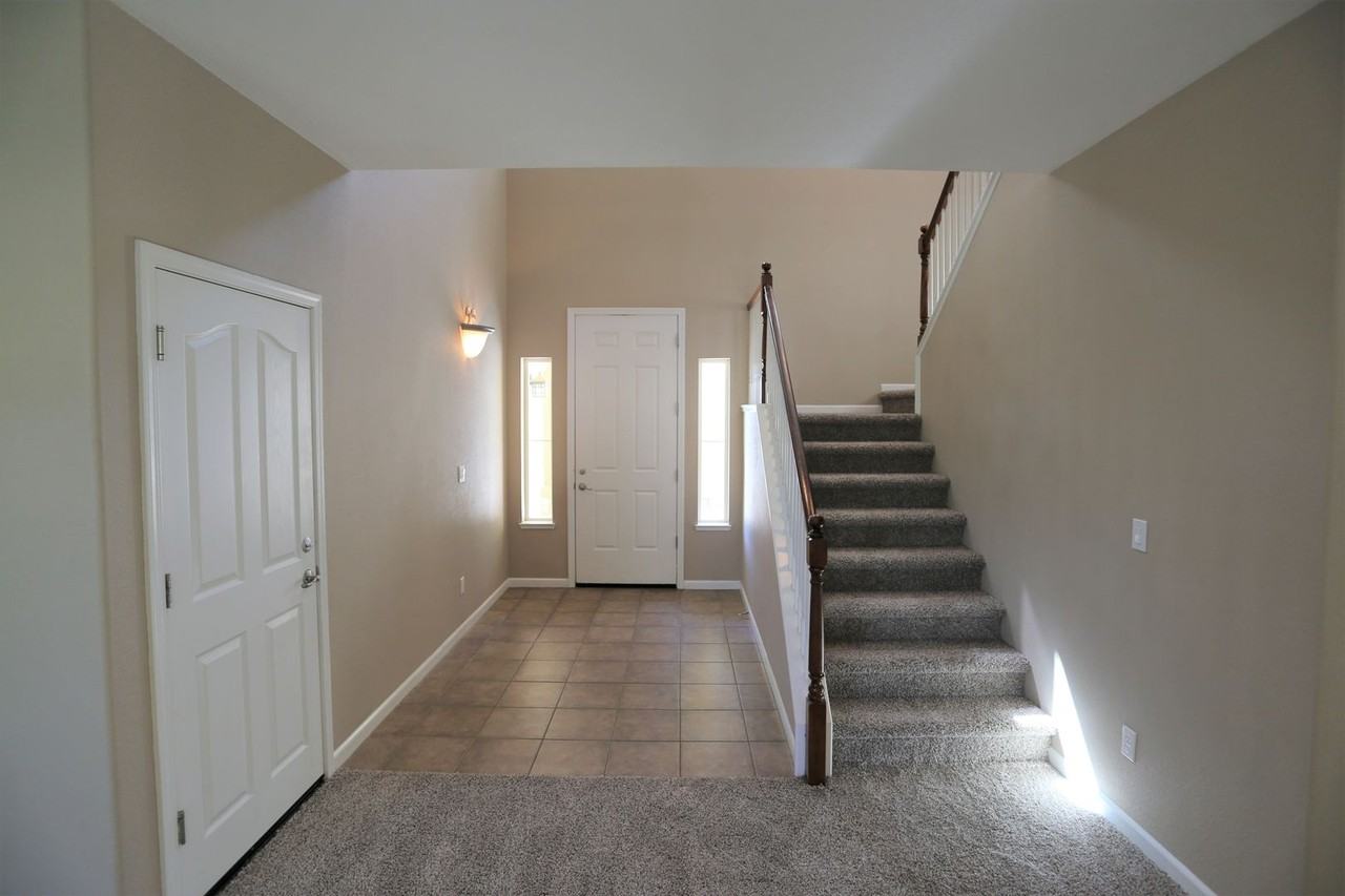 198 Tissot Dr - Photo 2 of 29