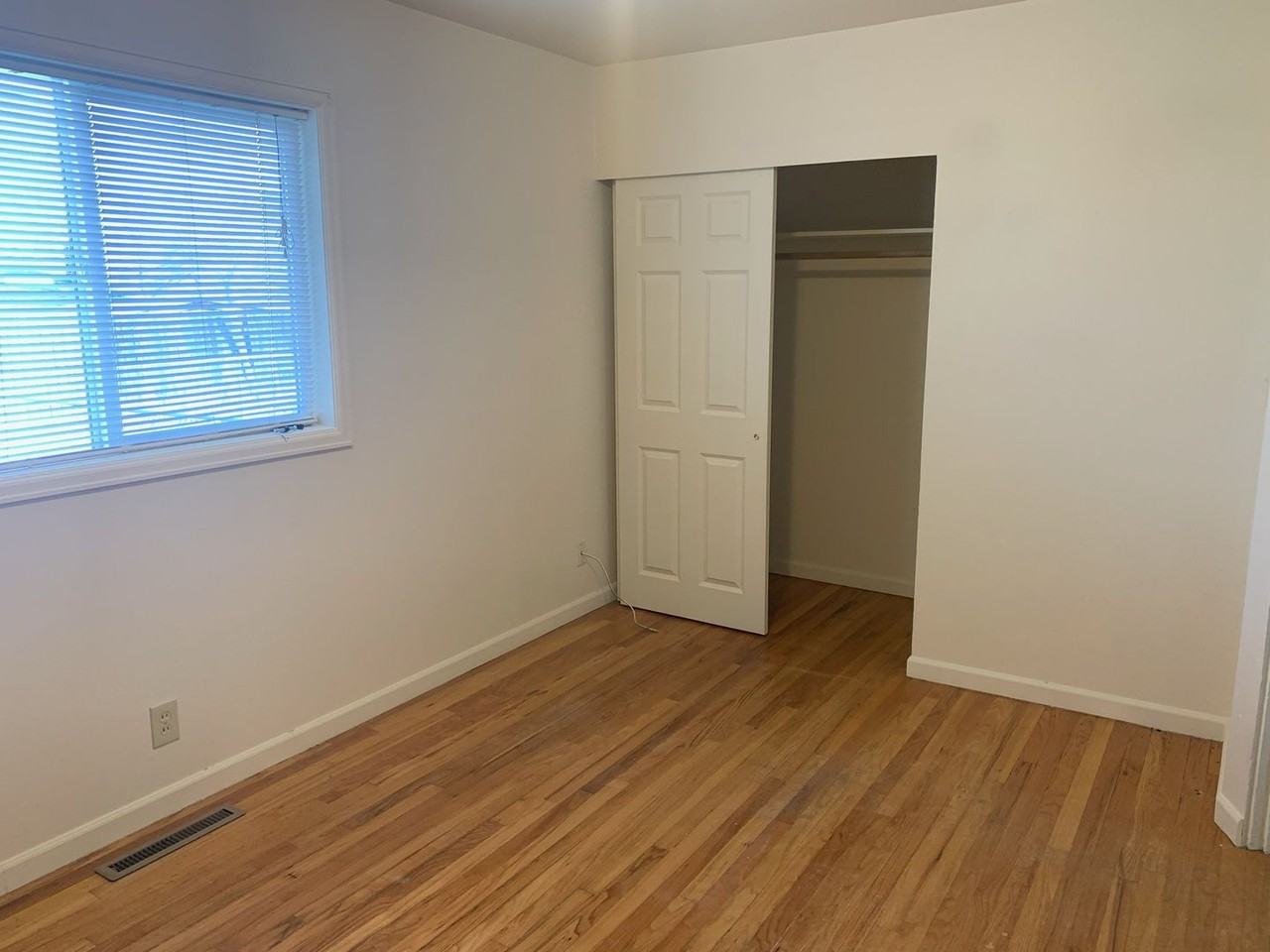 221 Desmet Dr - Photo 4 of 11