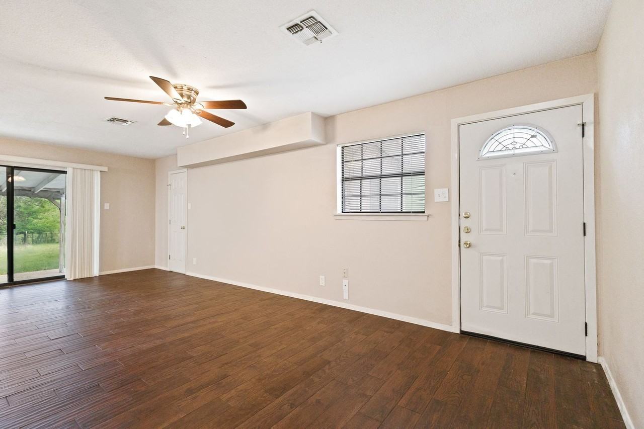 9423 Aqua Dr - Photo 6 of 26