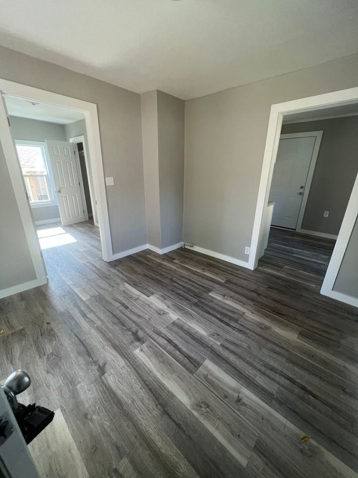 2142 W Chestnut St - Photo 3 of 10