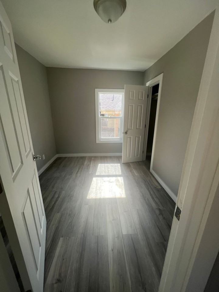 2142 W Chestnut St - Photo 4 of 10