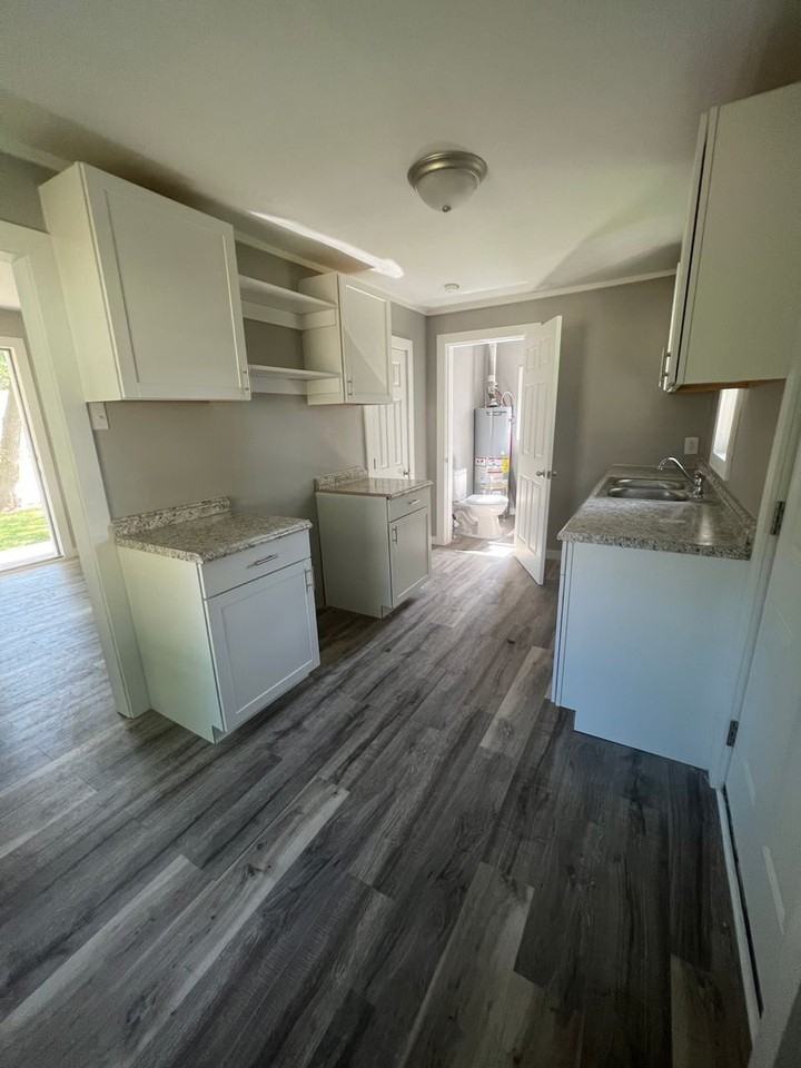 2142 W Chestnut St - Photo 7 of 10