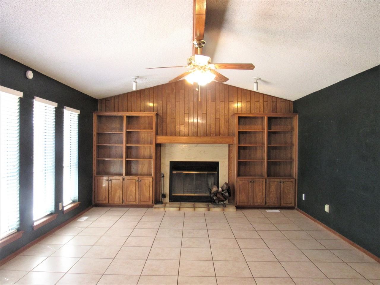 10432 Fairfax Ln - Photo 3 of 22