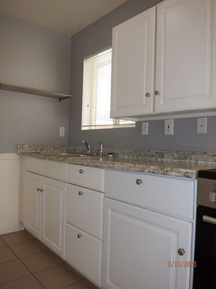 22924 Clover Spring Pl - Photo 2 of 10