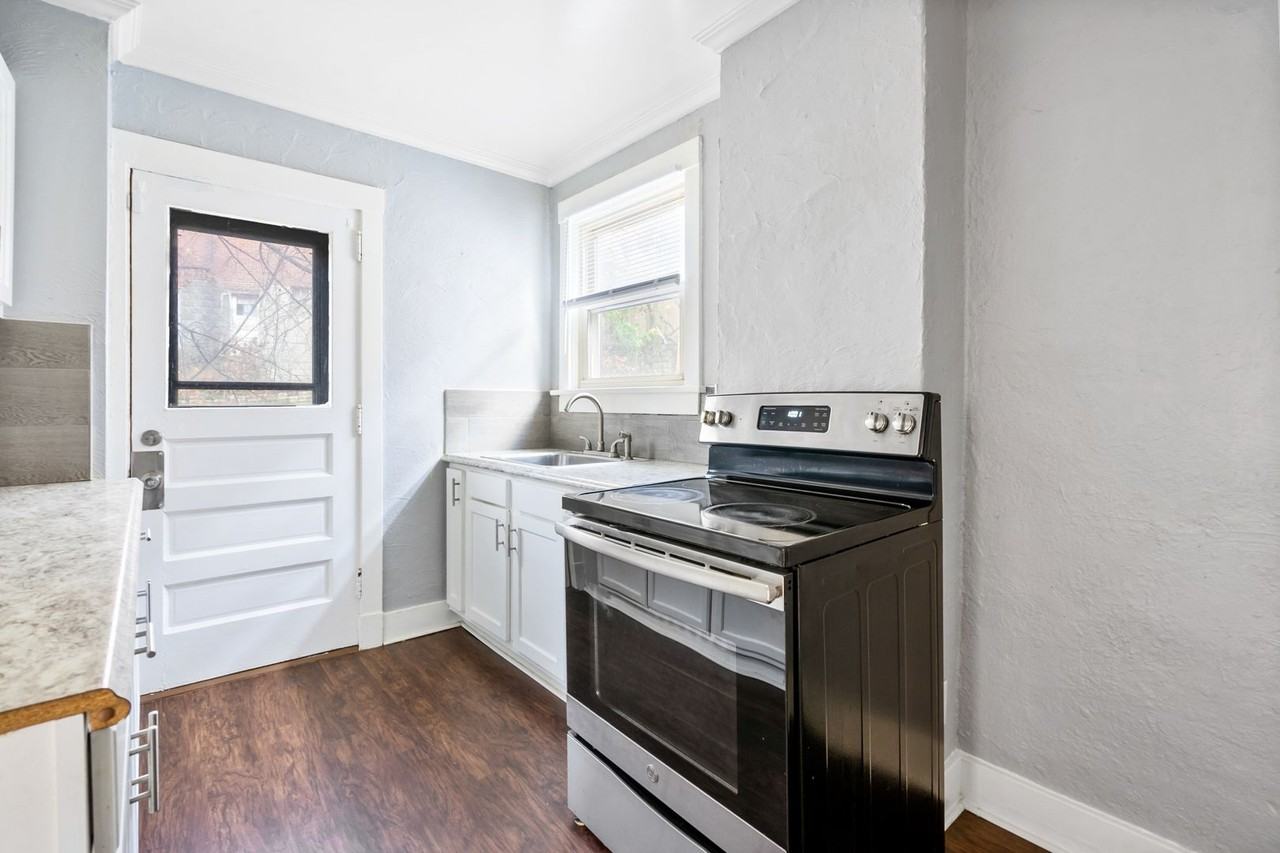 2043 Boggs Ave - Photo 7 of 20