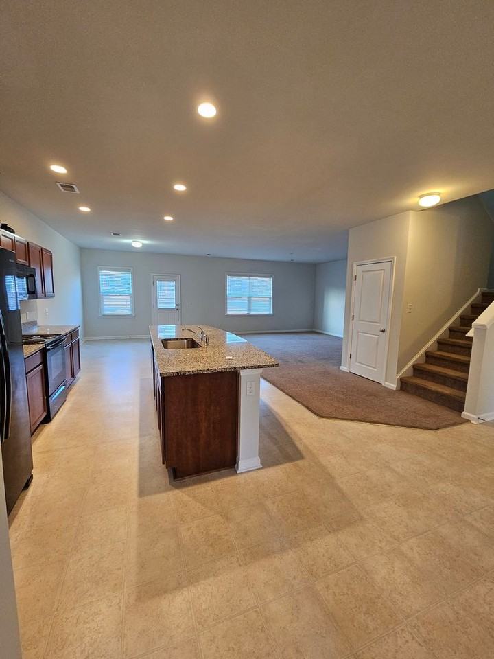 1921 Zonny Moss Dr - Photo 4 of 29